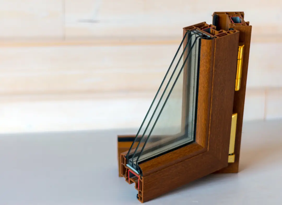 Installation de fenêtre en bois sur mesure Cap-d'Ail